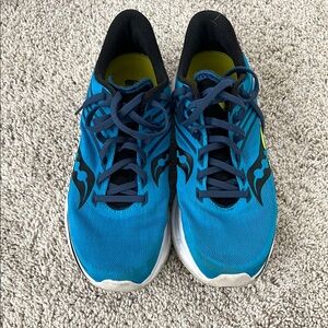 Saucony Blue Athletic Shoes Sleek Design Performance